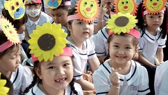 Khen phải vì học sinh, không vì người lớn