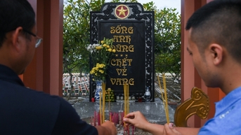 Chừng nào còn thông tin về đồng đội sẽ vẫn đi tìm