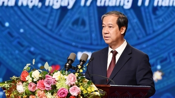 'Ưu tú không đợi phải phân công'