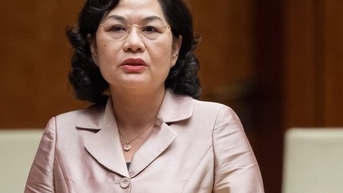 이자율은 하락했지만, 기업들은 여전히 ​​자본을 빌리는 데 어려움을 겪고 있다. 주지사는 무엇이라고 말했는가?