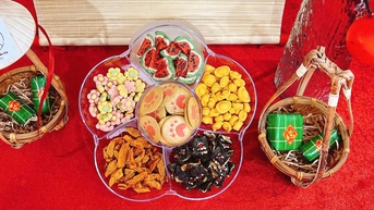 Độc lạ bánh kẹo Tết dành cho chó mèo