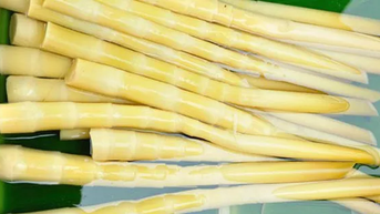 Vì sao luộc măng tươi nên mở nắp nồi?