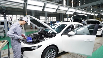 Người mua ‘vỡ oà’ khi nghe tin giảm lệ phí trước bạ ô tô sản xuất, lắp ráp trong nước