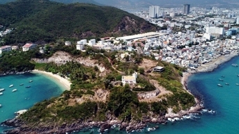 ‘Tia sáng nhỏ’ tại Hà Nội, thu hồi đất 5 biệt thự ở Khánh Hòa, giá chung cư giảm, vì sao nhà đầu tư còn đắn đo?