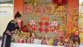 Chợ phiên @Buôn Ma Thuột thu hút du khách tham quan, mua sắm