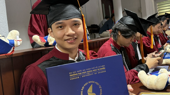 Hai trường đại học mở “cánh cổng”, đưa hàng ngàn tân cử nhân vào thế giới việc làm