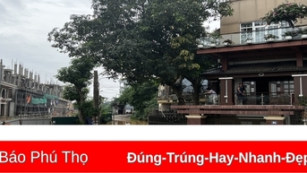 폭우로 인해 티엔깟구, 탄콩 거리와 티엔퐁 거리가 침수되었습니다.