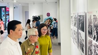 Triển lãm "Hà Nội ngày tiếp quản" và chiếu phim "Ký ức Hà Nội"