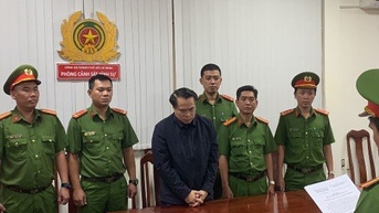 Cựu cục trưởng Đặng Việt Hà chịu trách nhiệm về hơn 40 tỉ đồng nhận hối lộ