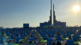 Hơn 1.000 người tham gia đồng diễn Yoga