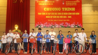 Báo Giáo dục và Thời đại phối hợp trao tặng xe đạp cho học sinh có hoàn cảnh khó khăn