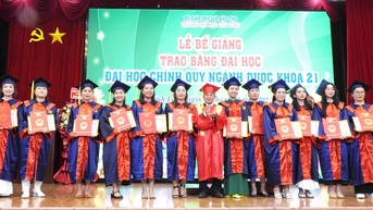 Cuu Long University는 많은 라오스 및 캄보디아 신입 졸업생에게 학위를 수여했습니다.
