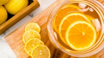 Vì sao nên uống chanh mật ong vào buổi sáng?