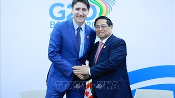 Thủ tướng Phạm Minh Chính gặp Thủ tướng Singapore và Thủ tướng Canada
