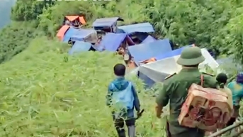 Thấy nguy cơ sạt lở đất, trưởng thôn đưa 115 người lên núi lánh nạn an toàn