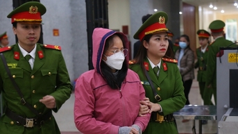 'Nhận hối lộ 25 tỉ, cầm tiền chỉ nghĩ là cảm ơn, bị bắt mới biết sai'