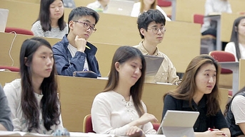 Bằng đại học 'thương hiệu Seoul' hấp dẫn dù đắt đỏ