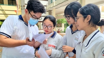 Xem gợi ý giải đề thi môn ngữ văn tại đây