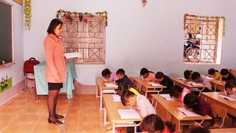 Bàn ghế nhà trường không còn phù hợp với thể trạng học sinh