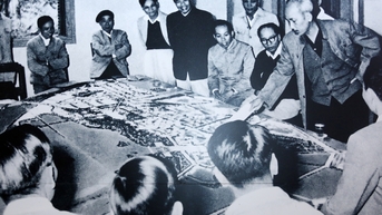ពូ ហូ ជាមួយ "រាជធានីរបស់យើង"