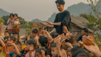 Den Vau의 새로운 MV 이후 1,758명의 아이들이 입양되도록 돕는 감동적인 여정