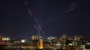 Lực lượng Nga kiểm soát ngôi làng chiến lược ở Donetsk, tập kích Kyiv