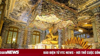 Lăng mộ xa hoa của vua nhà Nguyễn có bức 'cửu long ẩn vân' vẽ bằng chân