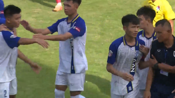 Cầu thủ U15 SLNA xin lỗi vì pha ăn mừng bột phát