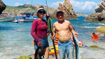 Làng chài Nhơn Lý ở Bình Định đẹp như phim, nhiều người đang đến xem, dân câu cá to dài thế này
