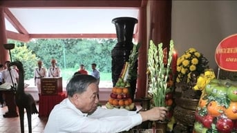 Tổng Bí thư Tô Lâm dâng hương tưởng niệm Chủ tịch Hồ Chí Minh tại tỉnh Cà Mau