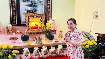 Tết thầy mùng 3, nghệ sĩ cúng gà ra mắt Tổ