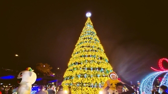 ជាលើកដំបូងនៅទីក្រុង Da Nang បានរៀបចំពិធីបុណ្យណូអែល - ស្វាគមន៍ឆ្នាំថ្មីរយៈពេល 20 ថ្ងៃ។