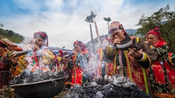 ពិធី​ចូល​មក​ដល់​នៃ​ជន​ជាតិ​ក្រហម Dao នៅ Lao Cai