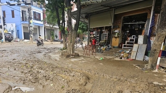 ‘Rốn lũ’ Quảng Bình ngập ngụa trong bùn đất