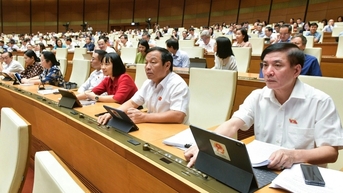 Quốc hội thông qua Luật Đường bộ, chưa quy định phí giao thông nội đô