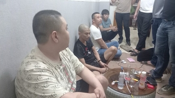 Bắt 5 nghi phạm sử dụng, tàng trữ hơn 25.000 viên ma túy
