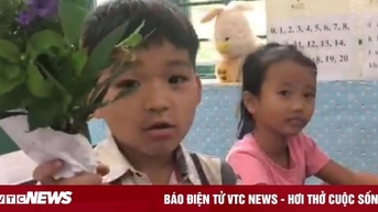 Học trò vùng cao tặng hoa rừng tri ân thầy cô ngày Nhà giáo Việt Nam