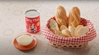 Bánh mì chấm sữa - nét văn hóa ẩm thực Việt