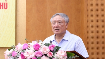 '부총리가 된 이후 내무부 문서 중 가장 많은 문서에 서명했습니다.'