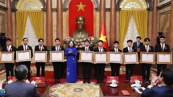 Trao Huân chương Lao động cho 20 học sinh đoạt giải quốc tế năm 2024