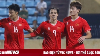 Xem tiền vệ Hoàng Đức sút bóng trên vạch vôi, mở tỉ số cho đội tuyển Việt Nam