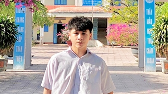 បានទទួលលុយ 490 លានដុងទៅក្នុងគណនីរបស់គាត់ សិស្សប្រុសនៅ Khanh Hoa បានប្រគល់វាទៅអ្នកដែលផ្ទេរវាដោយច្រឡំ