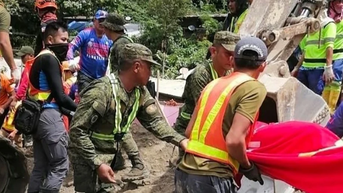 Philippines: Bé gái sống sót thần kỳ sau gần 60 giờ bị vùi lấp do lở đất