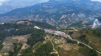 Ghé thăm ngôi trường nằm giữa "sống lưng khủng long" vùng biên Hà Giang