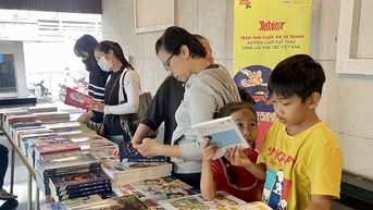 Bạn trẻ TP.HCM sáng tác tranh và tìm hiểu nhân vật truyện tranh Astérix
