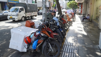 Gần 900 tuyến đường ở TP HCM đủ điều kiện 'cho thuê' vỉa hè