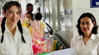 Thùy Tiên khánh thành 8 khu vui chơi cho bệnh nhi ở miền Tây