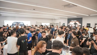iPhone 16 Pro Max 'cháy hàng'