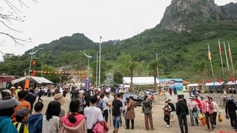 Du khách tham quan di tích danh thắng Quảng Bình trong dịp Tết tăng cao