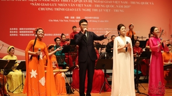 រីករាយទស្សនាកម្មវិធីផ្លាស់ប្តូរសិល្បៈរបស់សិល្បករវៀតណាម